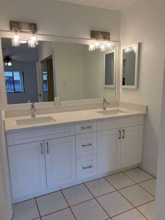 Active With Contract: $2,600 (2 beds, 2 baths, 1258 Square Feet)