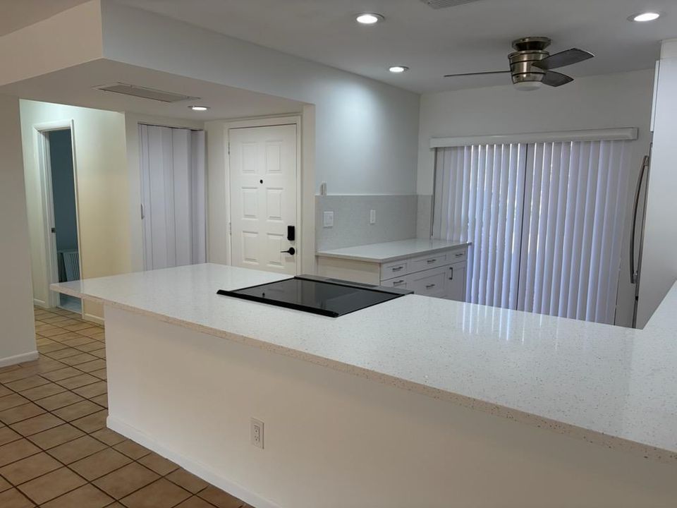 Active With Contract: $2,600 (2 beds, 2 baths, 1258 Square Feet)
