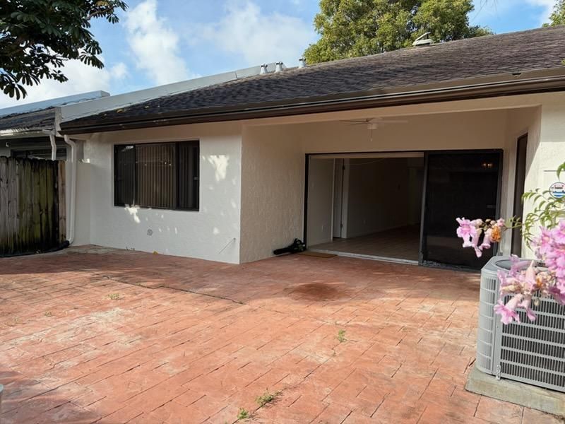 Active With Contract: $2,600 (2 beds, 2 baths, 1258 Square Feet)