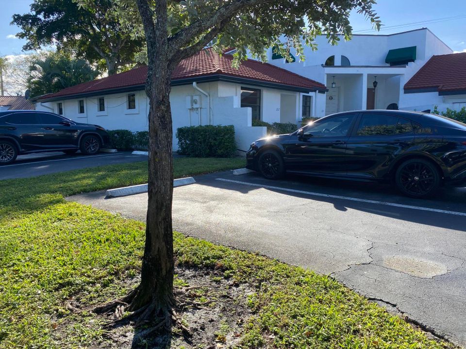 Activo con contrato: $2,900 (3 camas, 2 baños, 1380 Pies cuadrados)