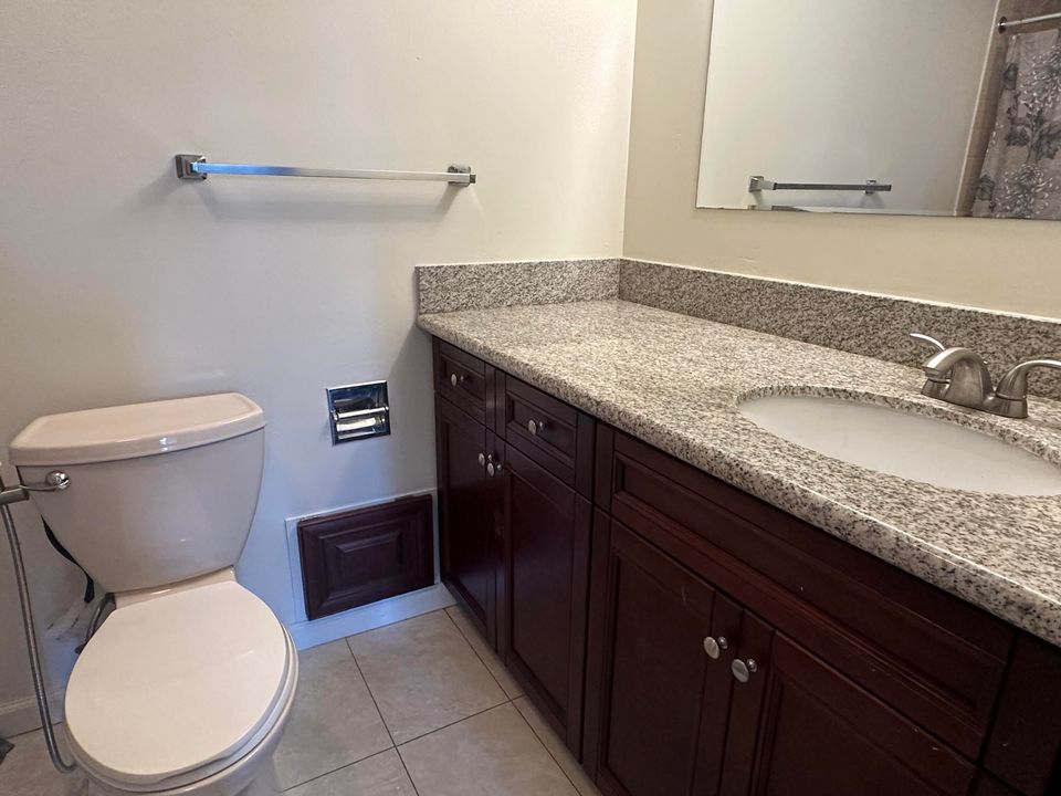 合同活跃: $2,395 (2 贝兹, 2 浴室, 1302 平方英尺)