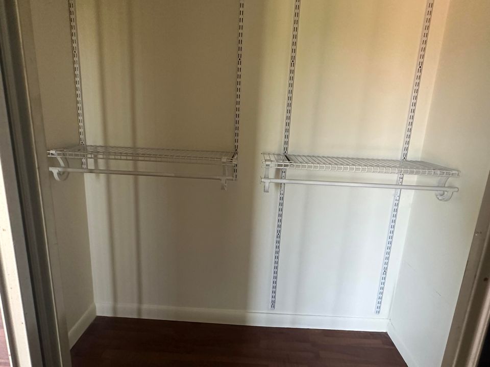 合同活跃: $2,395 (2 贝兹, 2 浴室, 1302 平方英尺)