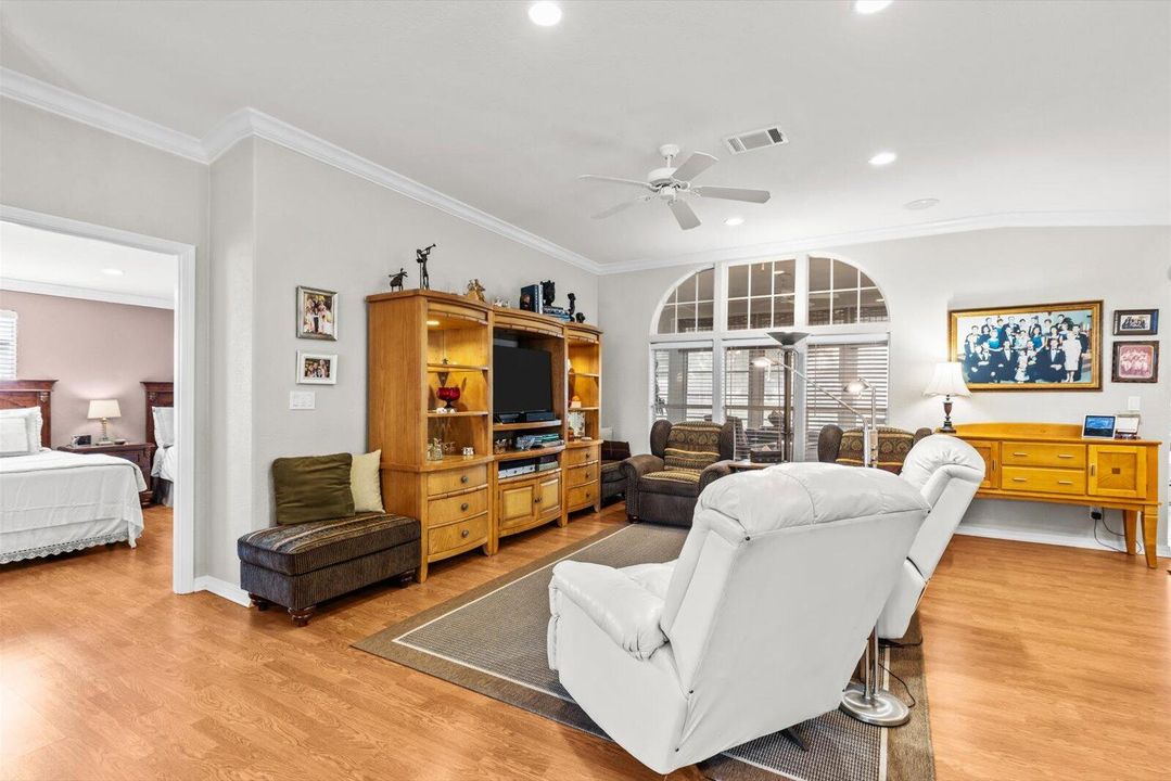 Active With Contract: $244,900 (2 beds, 2 baths, 1904 Square Feet)