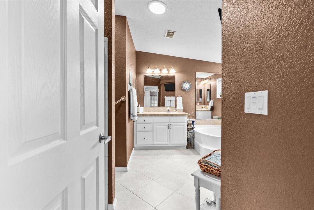 Active With Contract: $244,900 (2 beds, 2 baths, 1904 Square Feet)