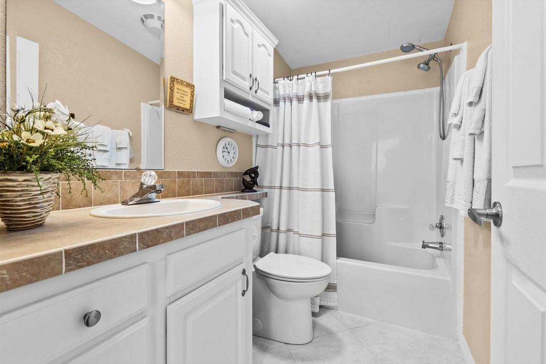 Active With Contract: $244,900 (2 beds, 2 baths, 1904 Square Feet)