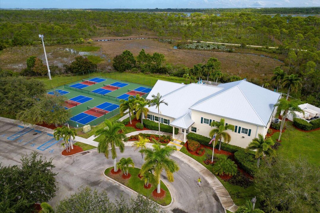 Active With Contract: $244,900 (2 beds, 2 baths, 1904 Square Feet)