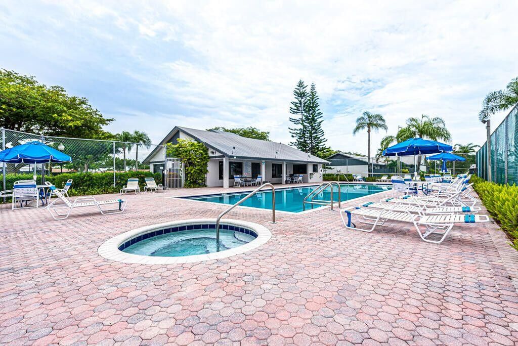 For Rent: $2,600 (3 beds, 2 baths, 1332 Square Feet)