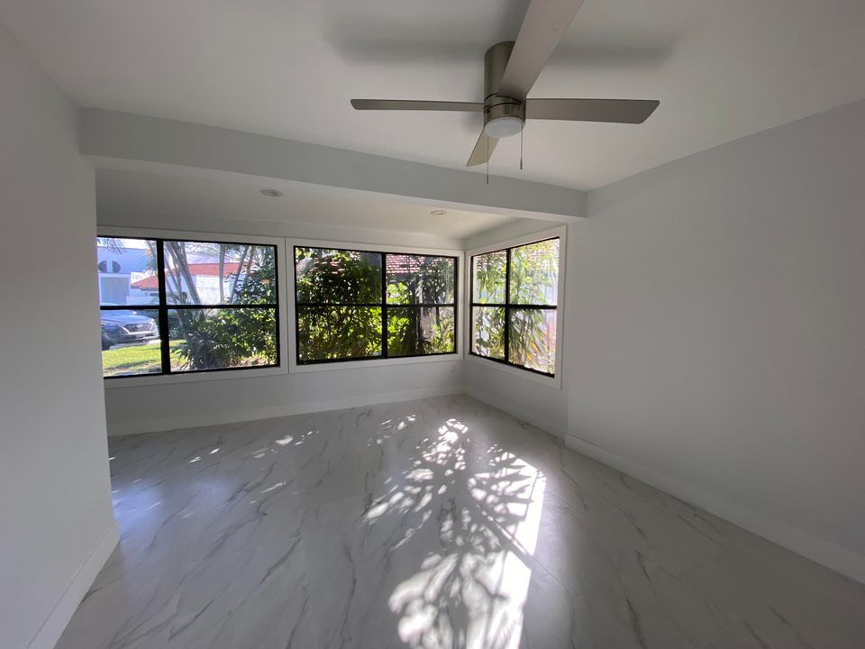 Activo con contrato: $2,900 (3 camas, 2 baños, 1380 Pies cuadrados)