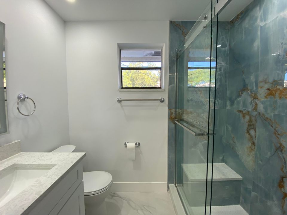 Activo con contrato: $2,900 (3 camas, 2 baños, 1380 Pies cuadrados)