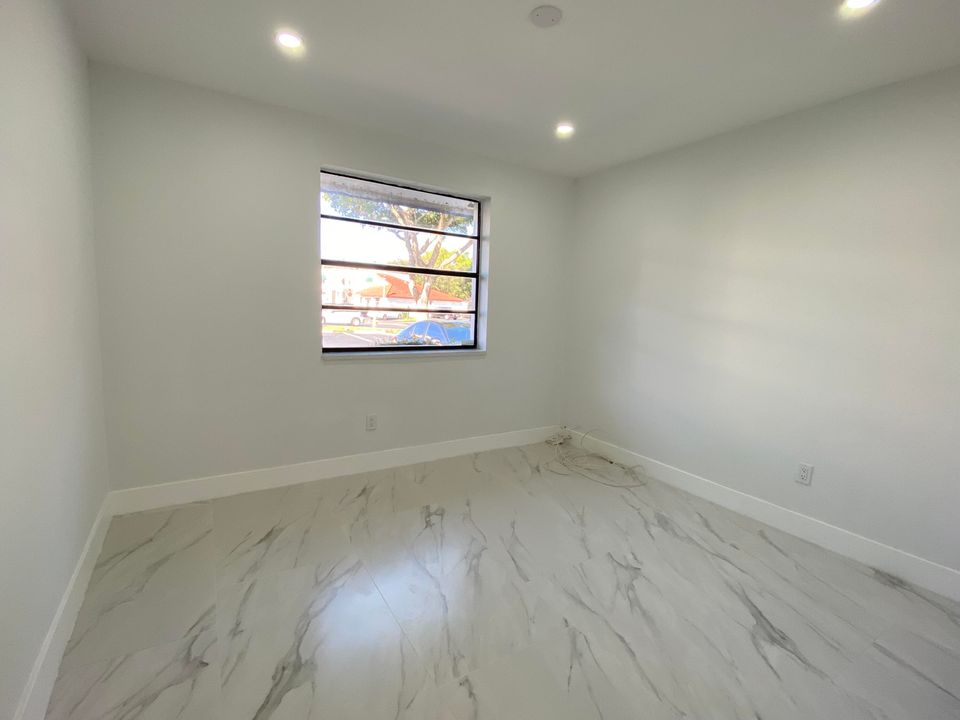 Activo con contrato: $2,900 (3 camas, 2 baños, 1380 Pies cuadrados)