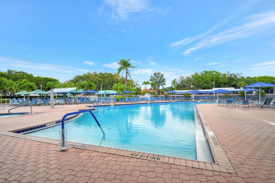 For Sale: $275,000 (3 beds, 2 baths, 1657 Square Feet)