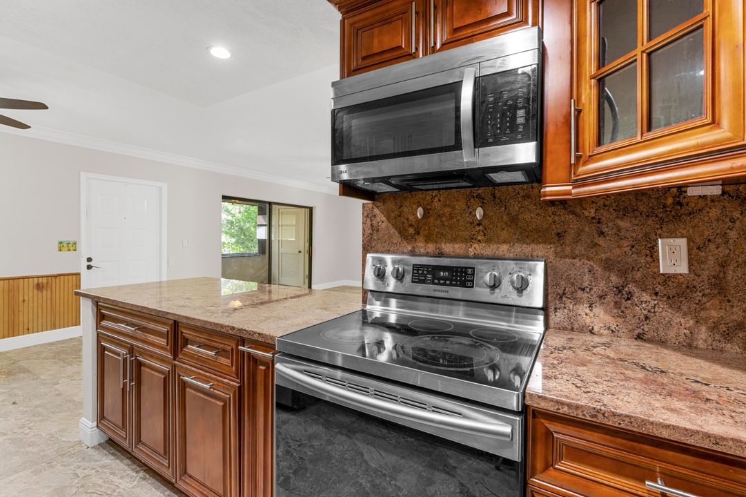 En Venta: $349,000 (2 camas, 2 baños, 1007 Pies cuadrados)