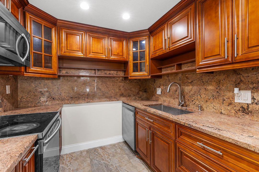 En Venta: $349,000 (2 camas, 2 baños, 1007 Pies cuadrados)