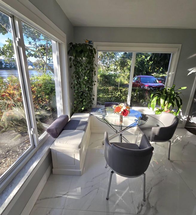 For Sale: $275,000 (2 beds, 2 baths, 1110 Square Feet)