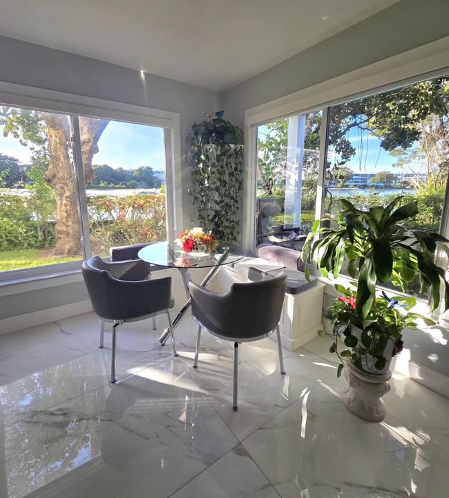 For Sale: $275,000 (2 beds, 2 baths, 1110 Square Feet)