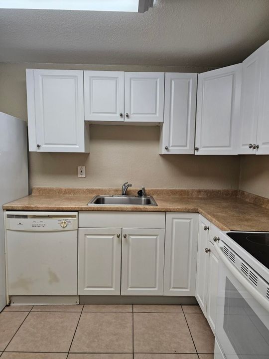 待售: $193,000 (2 贝兹, 2 浴室, 1290 平方英尺)