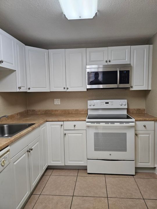 待售: $193,000 (2 贝兹, 2 浴室, 1290 平方英尺)