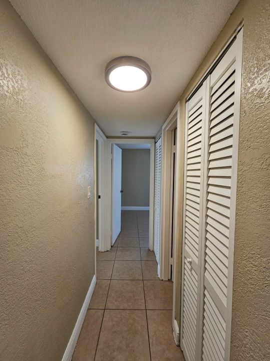 待售: $193,000 (2 贝兹, 2 浴室, 1290 平方英尺)