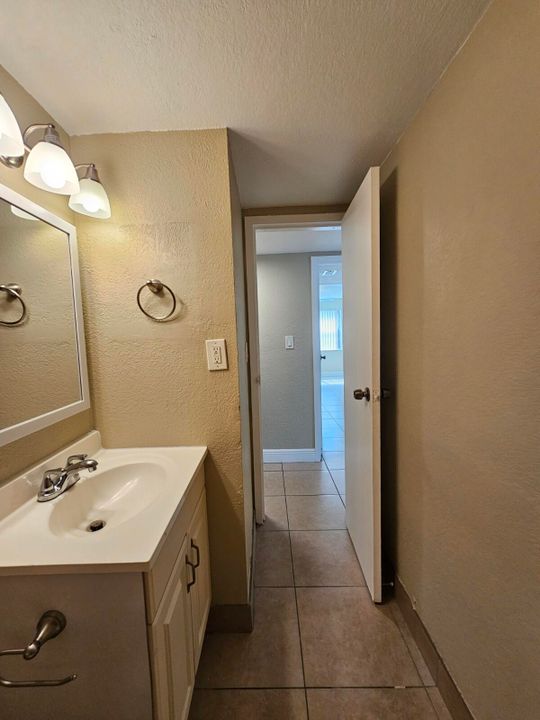 待售: $193,000 (2 贝兹, 2 浴室, 1290 平方英尺)