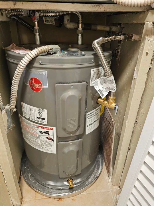 待售: $193,000 (2 贝兹, 2 浴室, 1290 平方英尺)