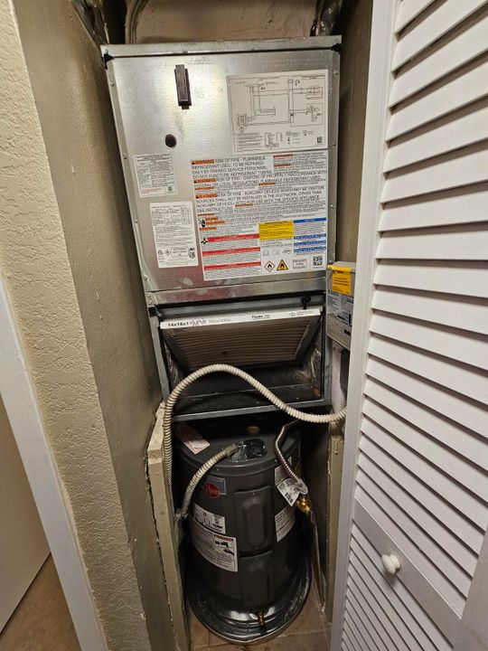 待售: $193,000 (2 贝兹, 2 浴室, 1290 平方英尺)