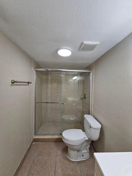 待售: $193,000 (2 贝兹, 2 浴室, 1290 平方英尺)