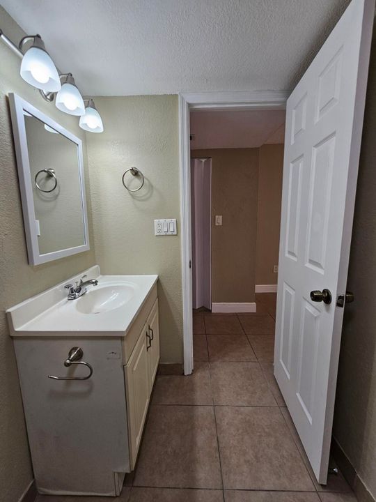 待售: $193,000 (2 贝兹, 2 浴室, 1290 平方英尺)