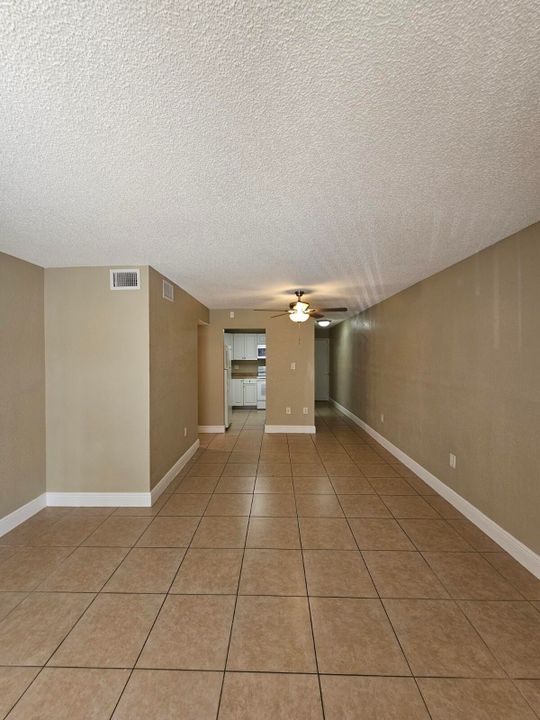 待售: $193,000 (2 贝兹, 2 浴室, 1290 平方英尺)