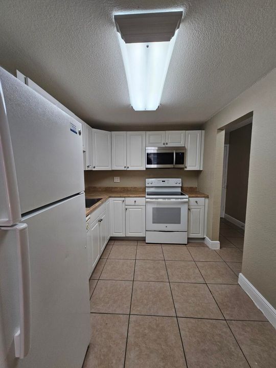 待售: $193,000 (2 贝兹, 2 浴室, 1290 平方英尺)