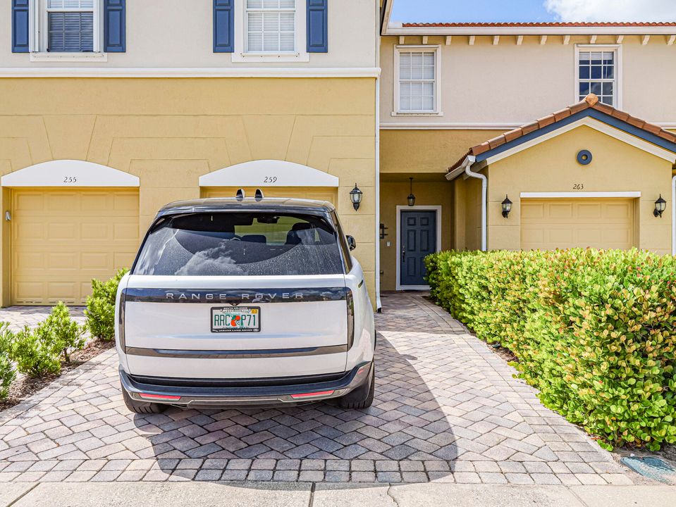 For Rent: $2,500 (3 beds, 2 baths, 1520 Square Feet)