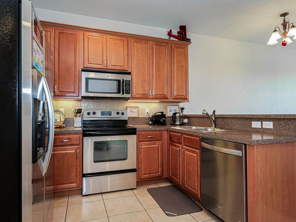 For Rent: $2,500 (3 beds, 2 baths, 1520 Square Feet)