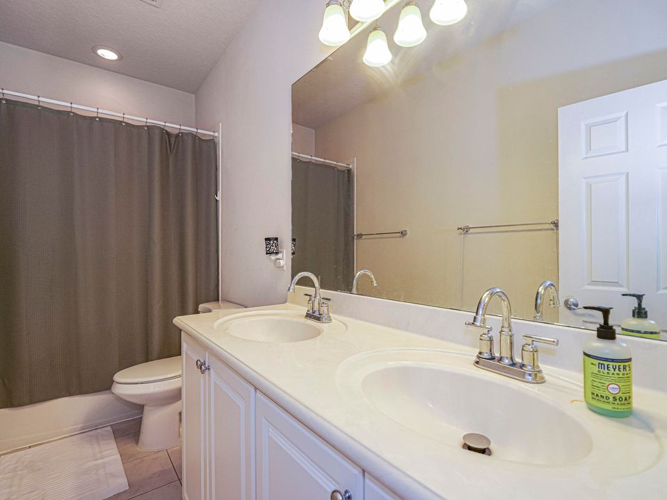 For Rent: $2,500 (3 beds, 2 baths, 1520 Square Feet)