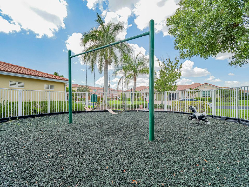 For Rent: $2,500 (3 beds, 2 baths, 1520 Square Feet)