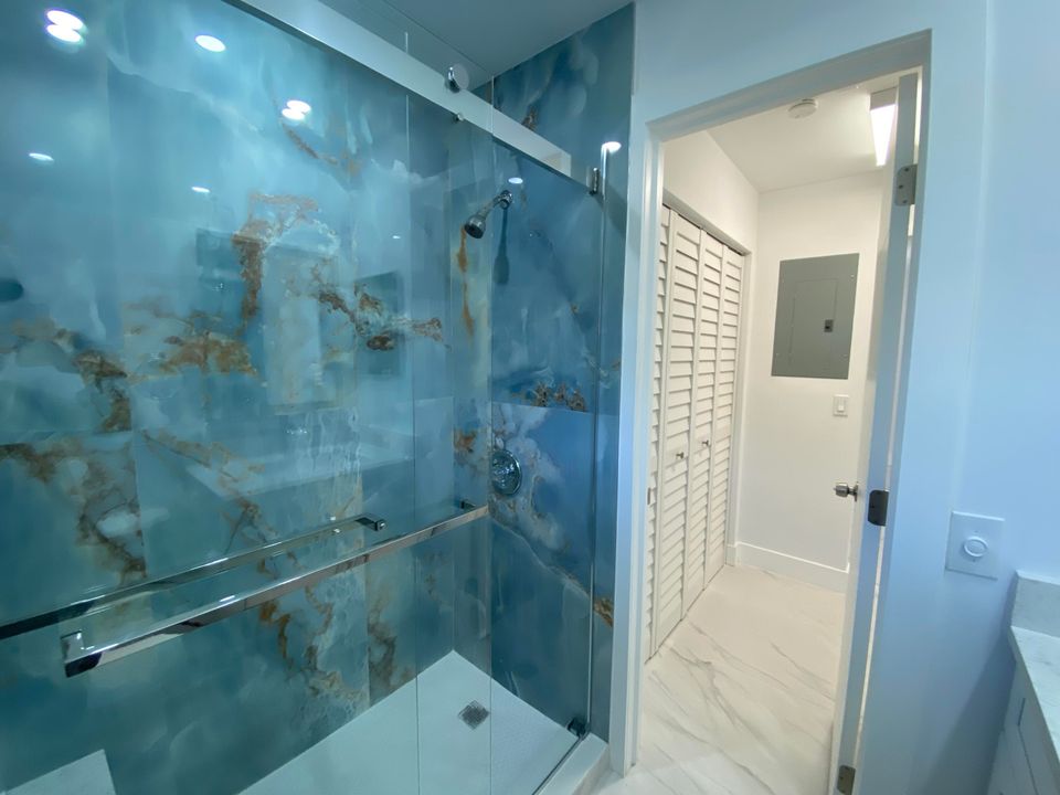 Activo con contrato: $2,900 (3 camas, 2 baños, 1380 Pies cuadrados)