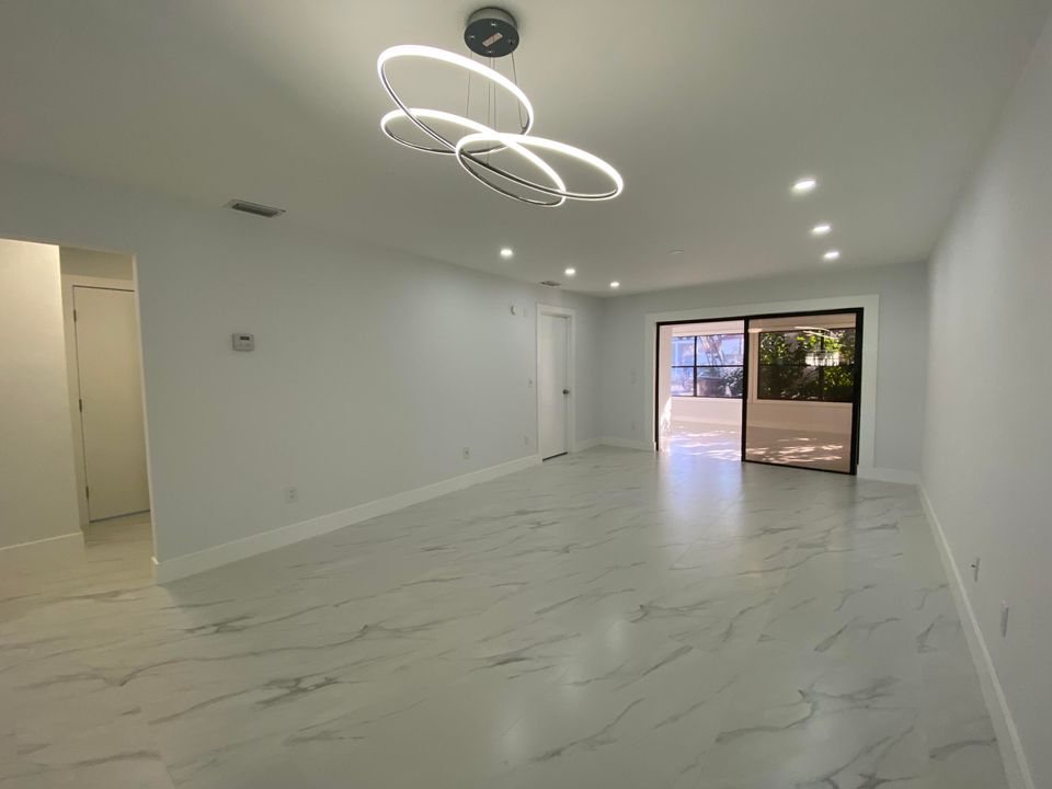 Activo con contrato: $2,900 (3 camas, 2 baños, 1380 Pies cuadrados)