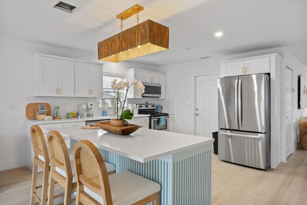 出租: $8,000 (4 贝兹, 2 浴室, 1840 平方英尺)