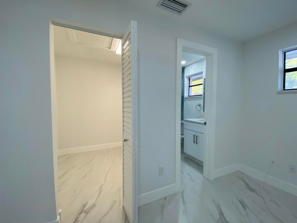 Activo con contrato: $2,900 (3 camas, 2 baños, 1380 Pies cuadrados)