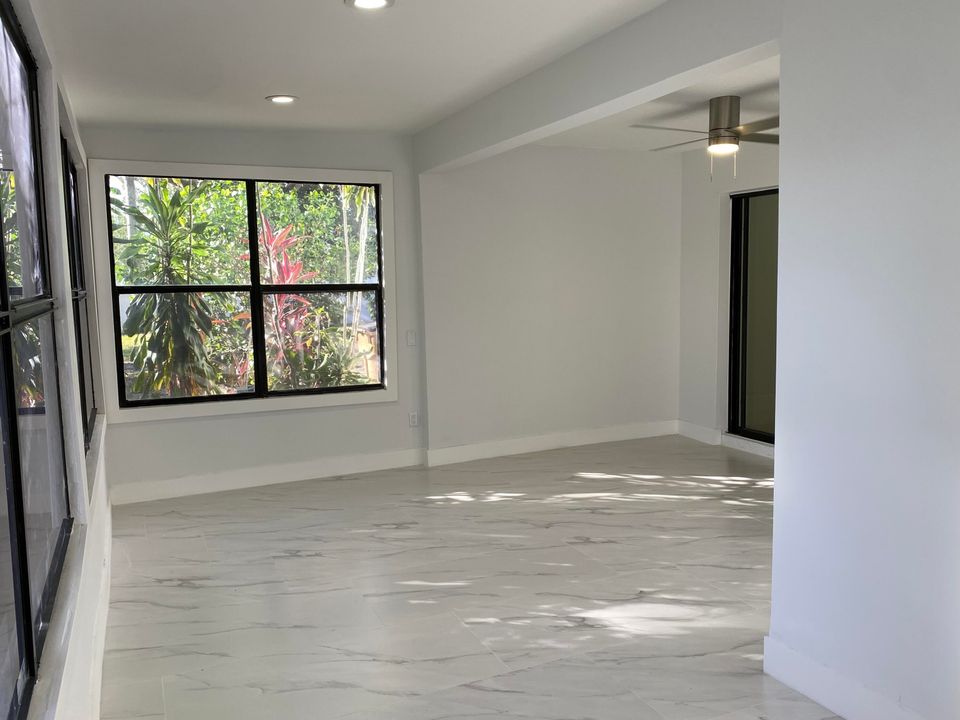 Activo con contrato: $2,900 (3 camas, 2 baños, 1380 Pies cuadrados)