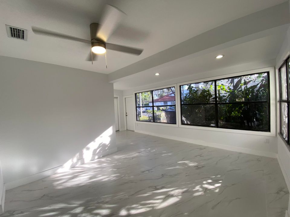 Activo con contrato: $2,900 (3 camas, 2 baños, 1380 Pies cuadrados)