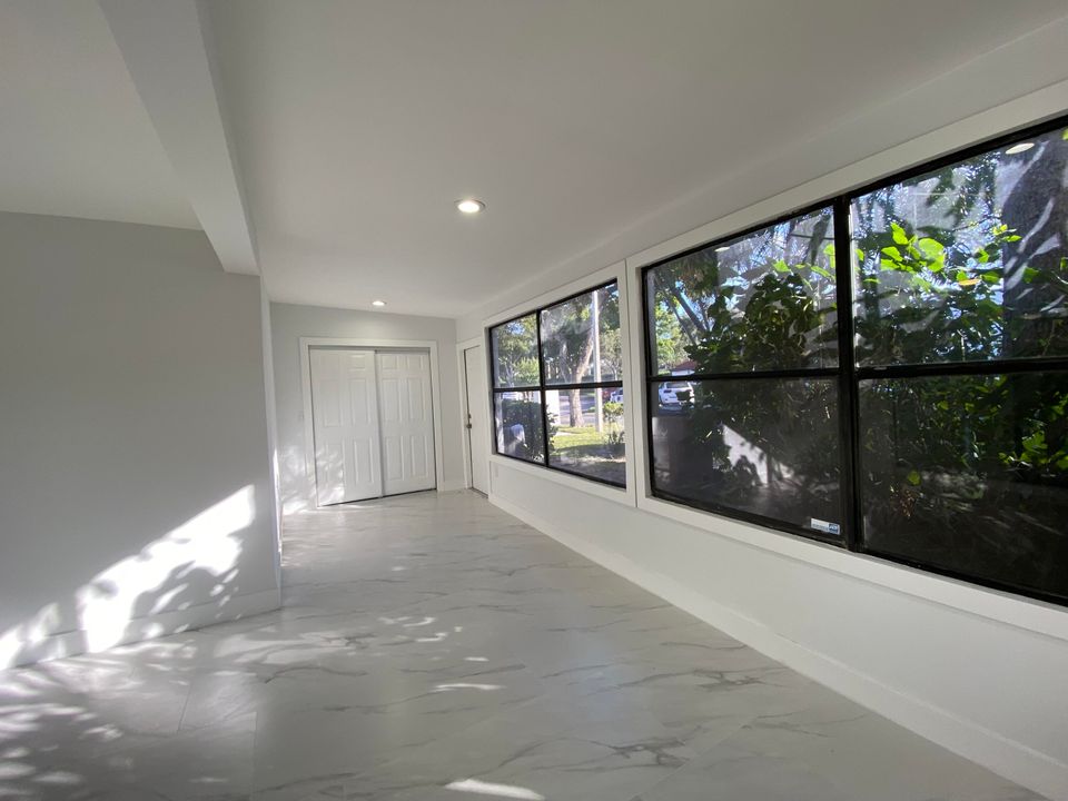 Activo con contrato: $2,900 (3 camas, 2 baños, 1380 Pies cuadrados)