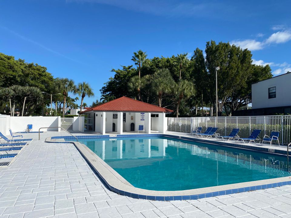 Activo con contrato: $2,900 (3 camas, 2 baños, 1380 Pies cuadrados)