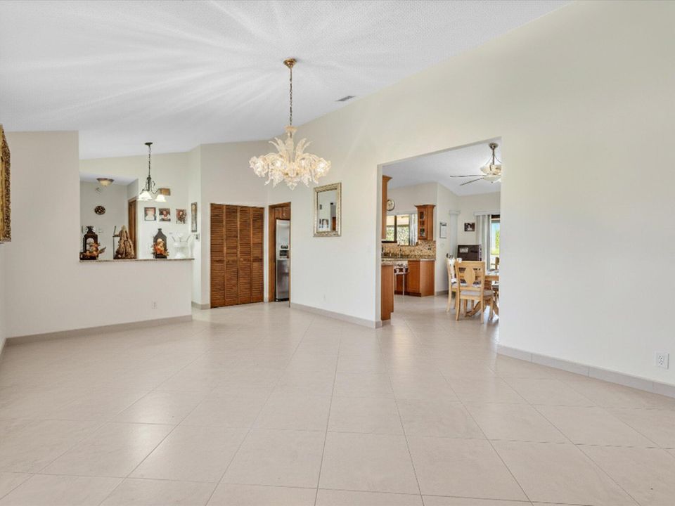 待售: $469,000 (2 贝兹, 2 浴室, 1449 平方英尺)