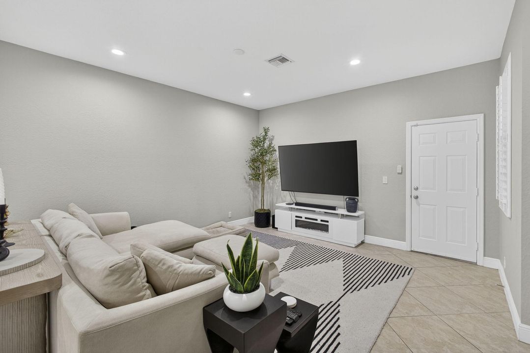 For Sale: $545,000 (3 beds, 2 baths, 1741 Square Feet)