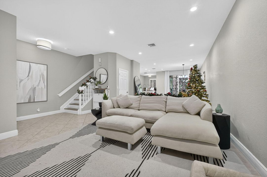 For Sale: $545,000 (3 beds, 2 baths, 1741 Square Feet)