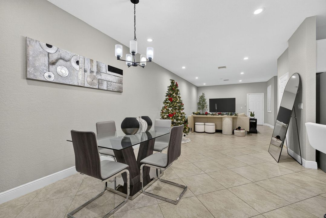 For Sale: $545,000 (3 beds, 2 baths, 1741 Square Feet)