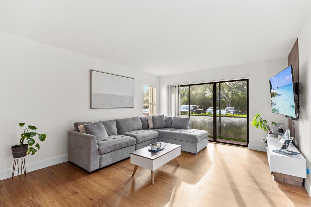 En Venta: $280,000 (2 camas, 2 baños, 1111 Pies cuadrados)