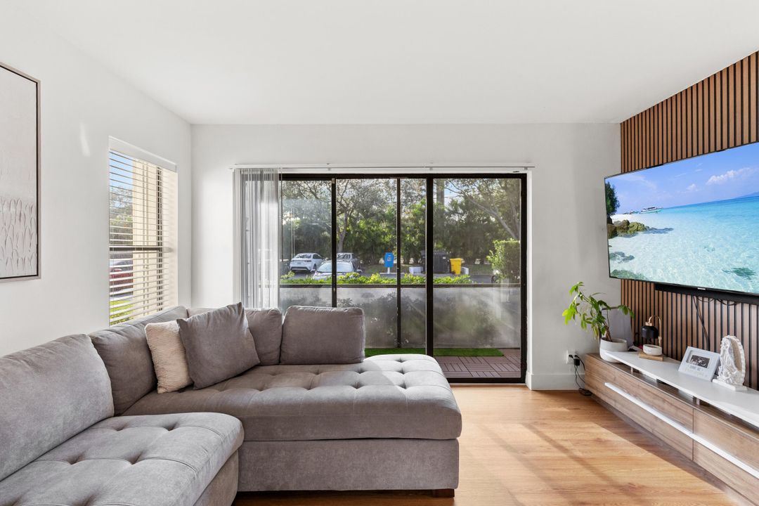 En Venta: $280,000 (2 camas, 2 baños, 1111 Pies cuadrados)