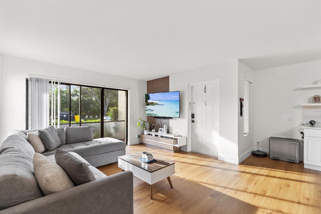 En Venta: $280,000 (2 camas, 2 baños, 1111 Pies cuadrados)