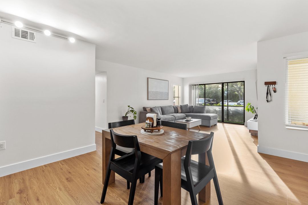 En Venta: $280,000 (2 camas, 2 baños, 1111 Pies cuadrados)