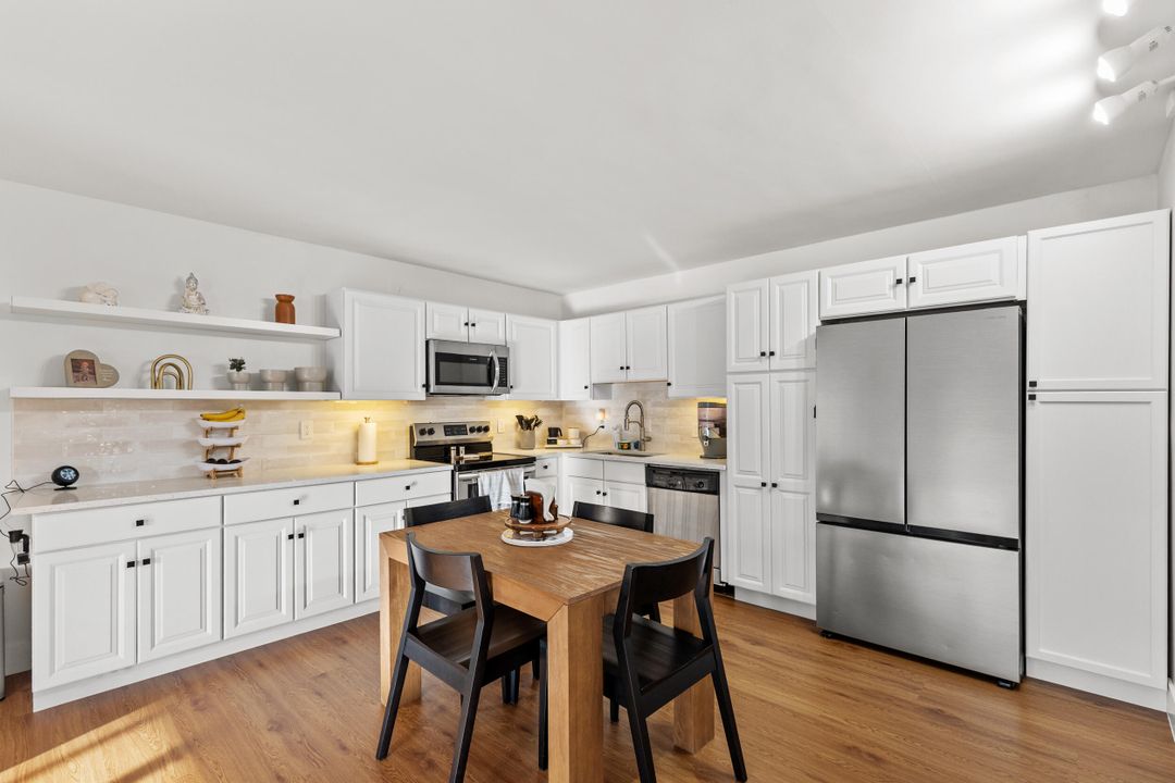 En Venta: $280,000 (2 camas, 2 baños, 1111 Pies cuadrados)